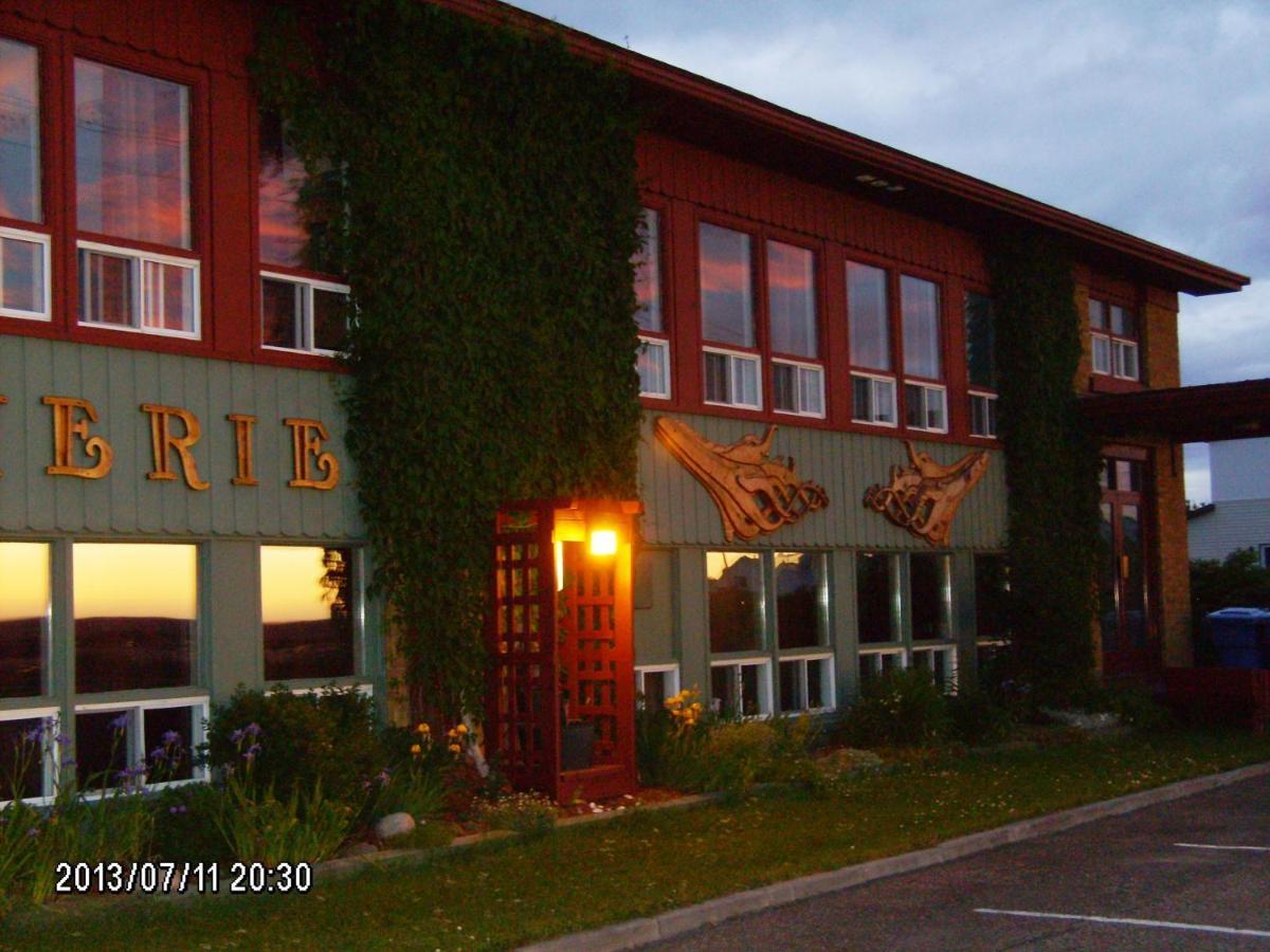 Auberge Internationale La Vieille École Sainte Anne-des-Chênes Camera foto