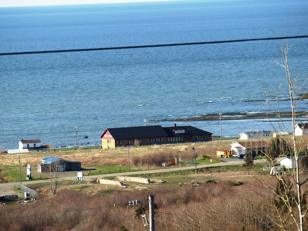 Auberge Internationale La Vieille École Sainte Anne-des-Chênes Esterno foto